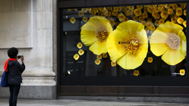 the-apple-watch-is-displayed-in-the-shop-windows-of-selfridges-on-20-picture-id484567740  (1024×683) | Flower window, Shop window design, Store window displays