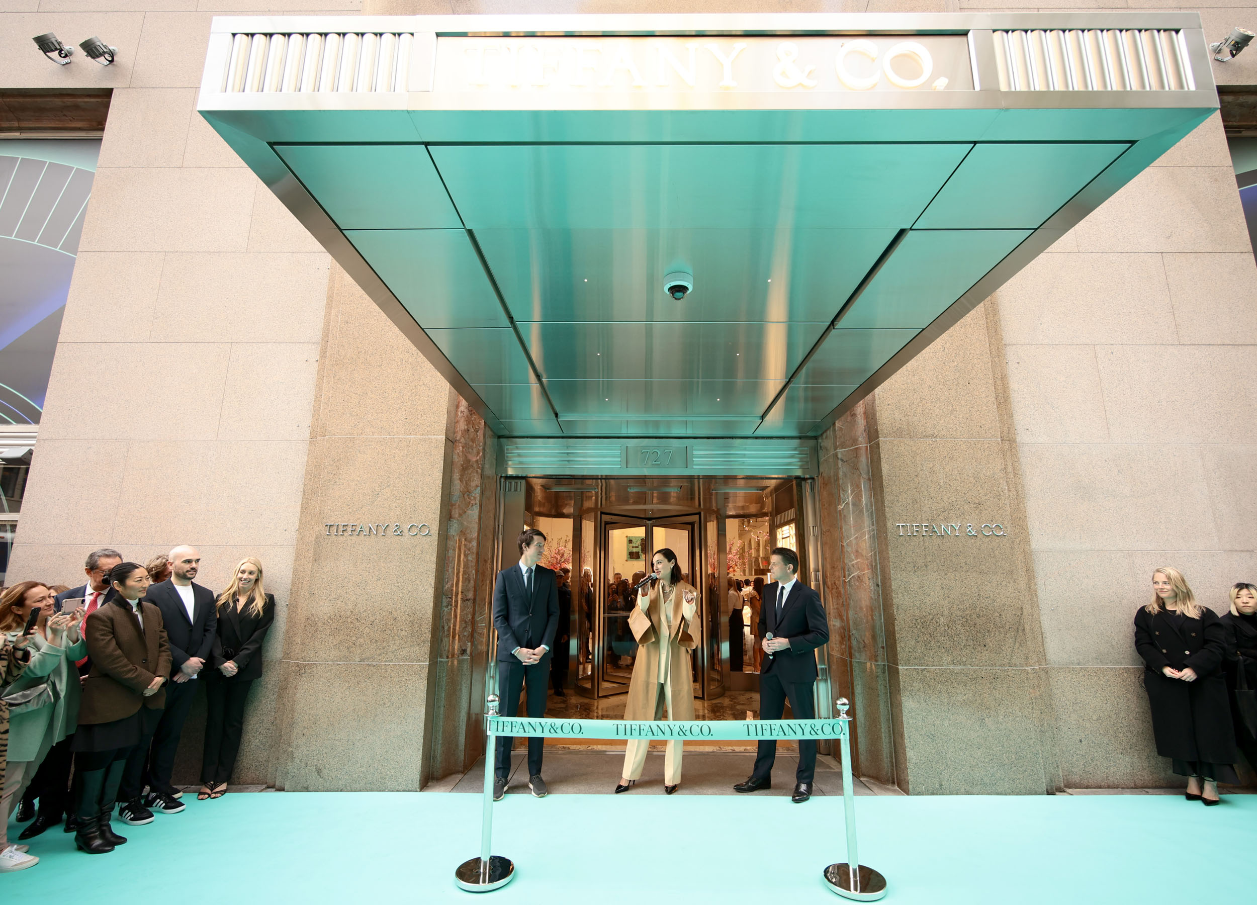 Gal Gadot Commands Attention In Two Show-Stopping Outfits For Tiffany &  Co.'s Flagship Reopening Event - SHEfinds
